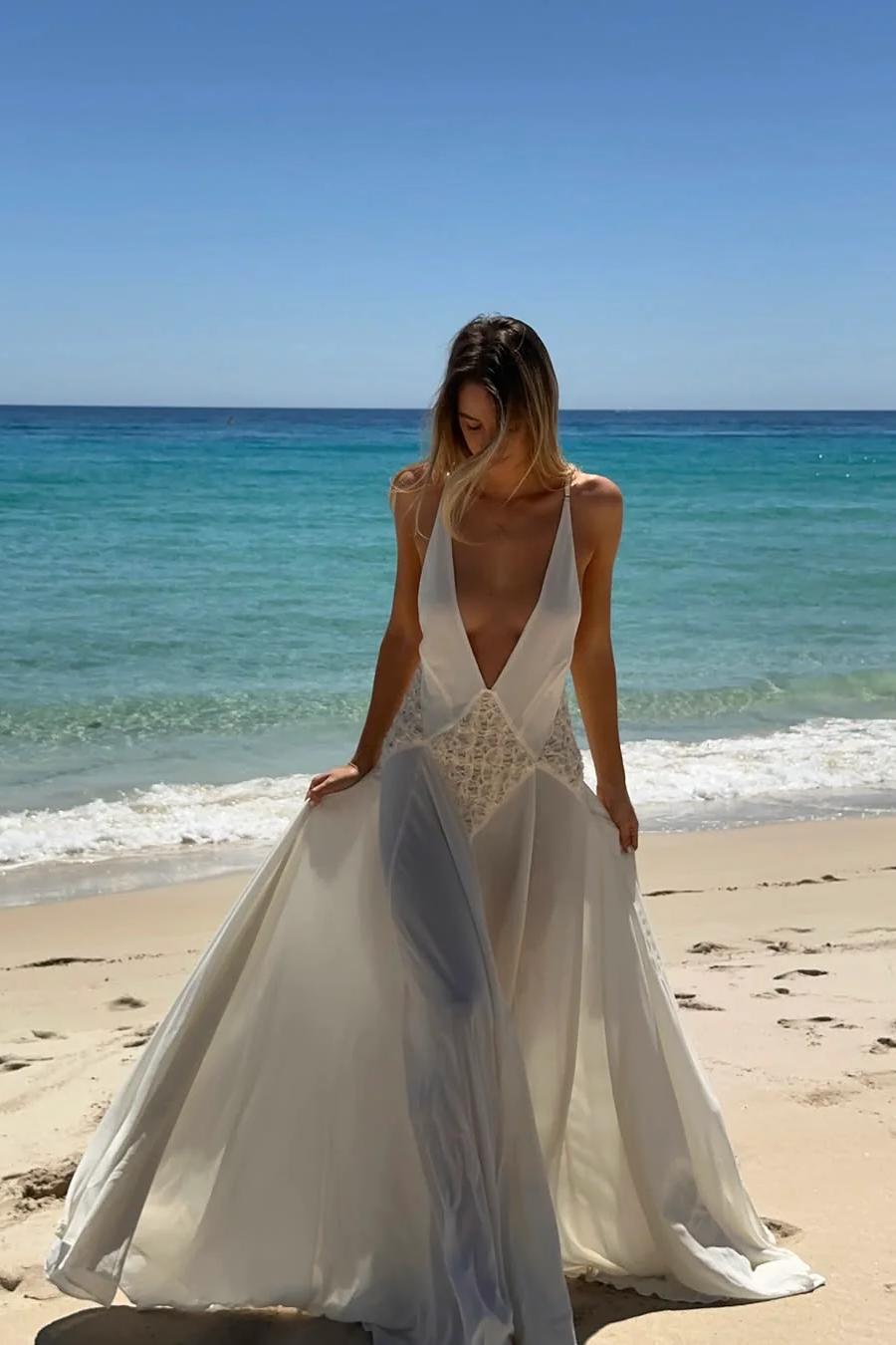 Loverson™ Derin V Yaka Uzun Elbise