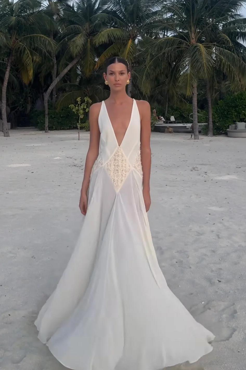 Loverson™ Derin V Yaka Uzun Elbise