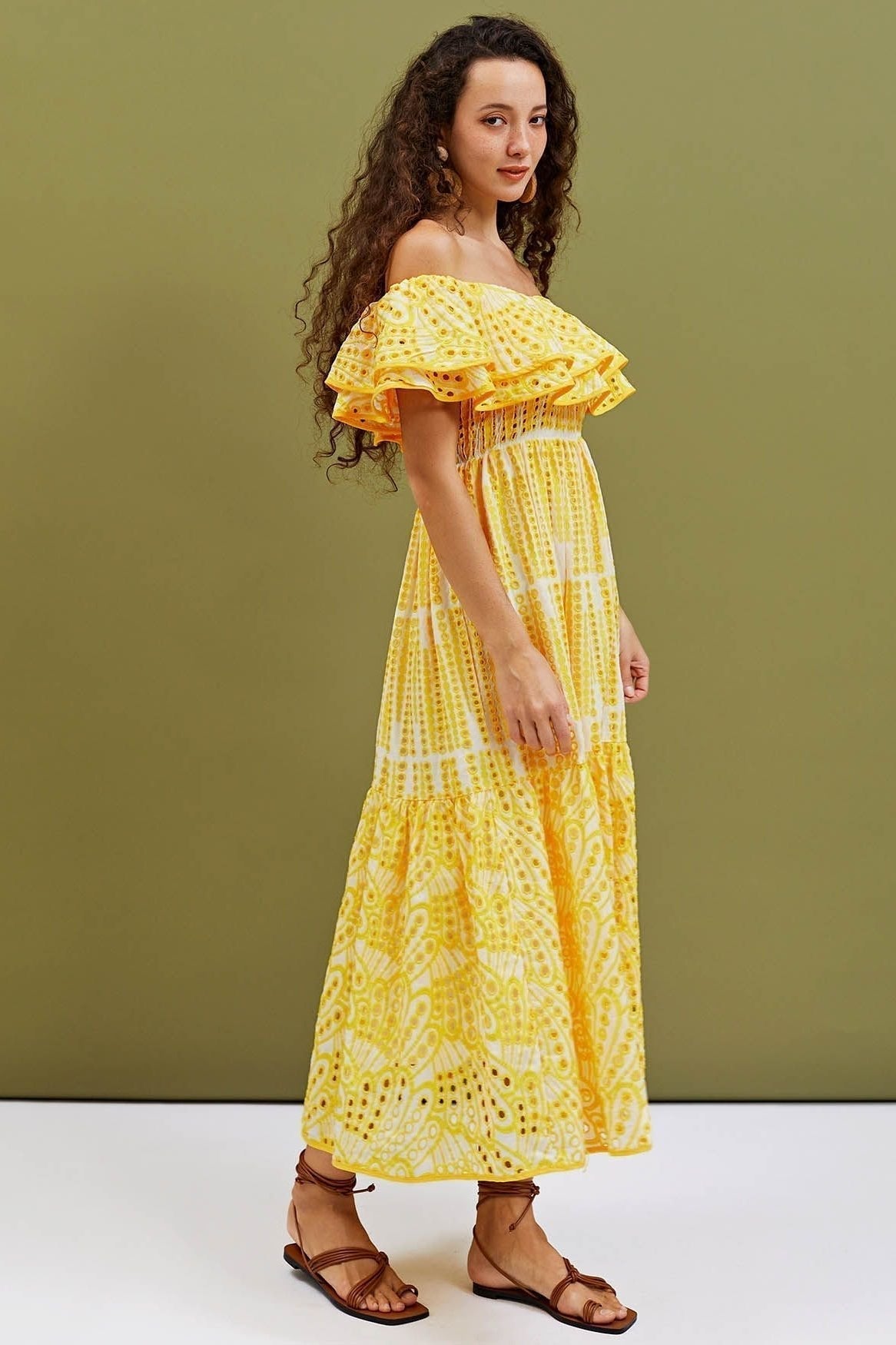 Loverson™ Dolly İşlemeli Dantel Düşük Omuz A Kesim Flare Midi Elbise